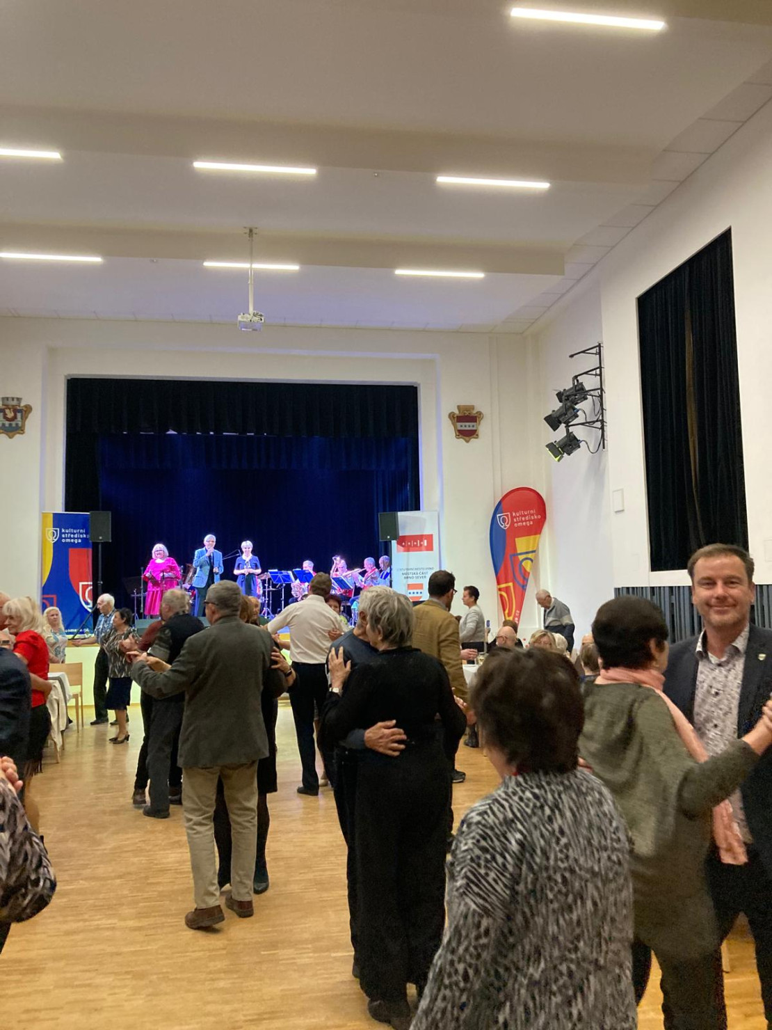 MÁJOVÁ TANCOVAČKA