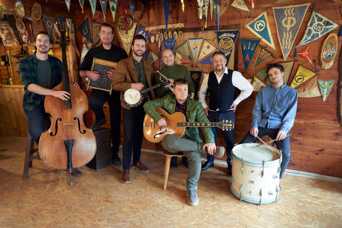 NOVÉ STRUNY - večer s trampskou písní a swingem